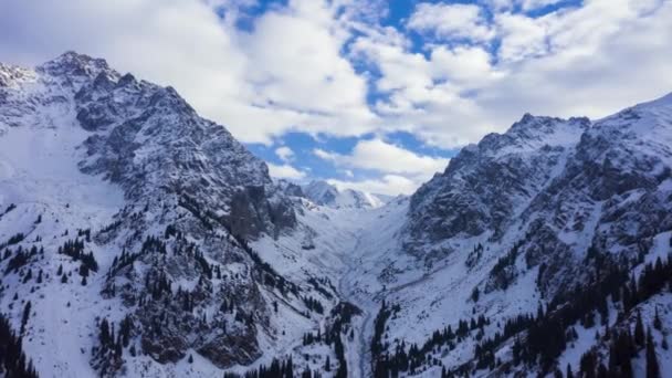 吐玉口的雪山。北天山空中视图 — 图库视频影像