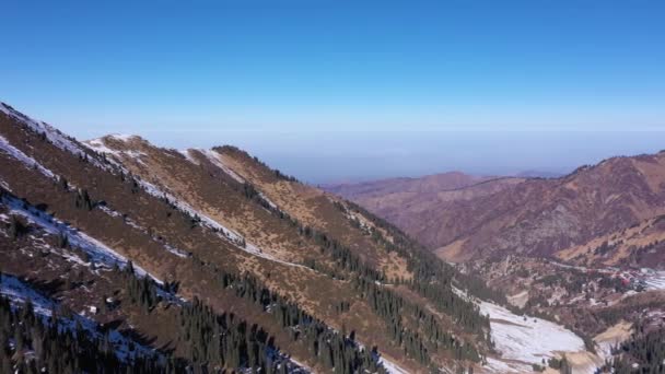 Montañas de Tuyuksu. Tian Shan del Norte. Vista aérea — Vídeo de stock