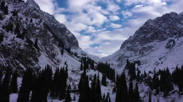 Sněžné hory Tuyuksu. Severní Tian Shan. Letecký pohled — Stock video