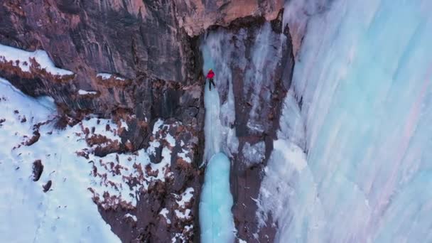 Escalade Glace Sur Cascade Gelée Vue Aérienne Barskoon Valley Kirghizistan — Video