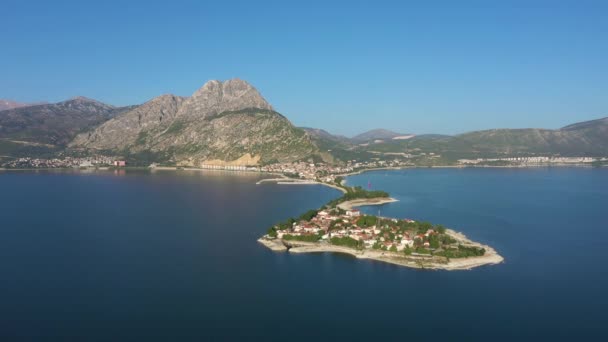 Egirdir Town Lake Mountains Στην Τουρκία Την Ηλιόλουστη Μέρα Αεροφωτογραφία — Αρχείο Βίντεο