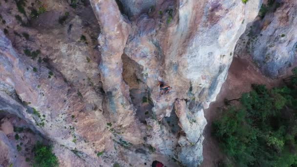 Man Climber Rock Climbing Cliffs Geyikbayiri Antalya Turkey Aerial Vertical — 图库视频影像