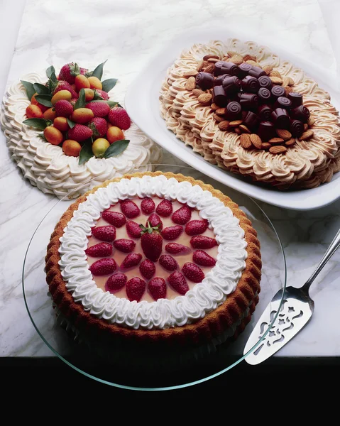 Torte di frutta elegantemente decorate — Foto Stock