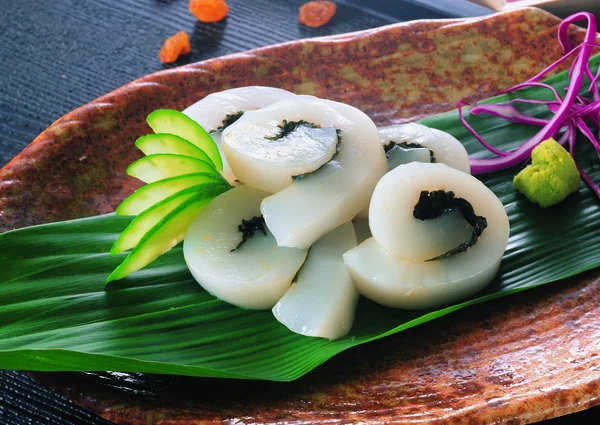 Sushi su una foglia verde — Foto Stock