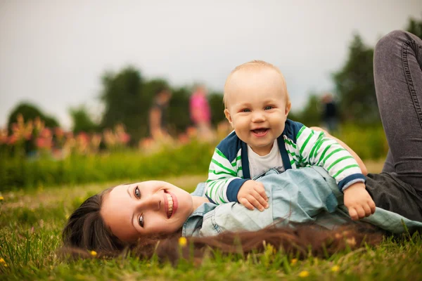 Mother with baby outdoors — Stock Photo, Image