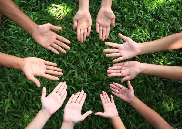 Manos multiculturales — Foto de Stock