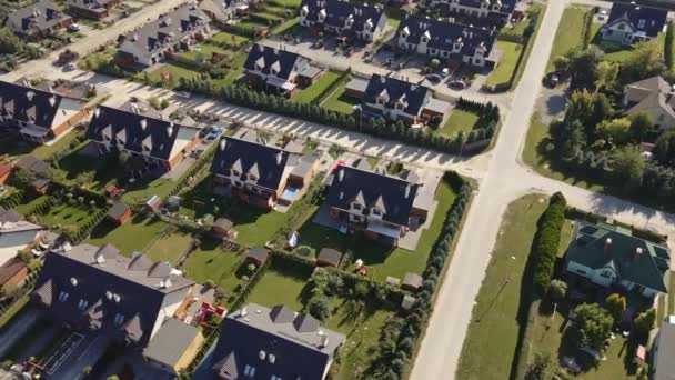 Vista aérea do bairro residencial moderno na Europa cidade — Vídeo de Stock