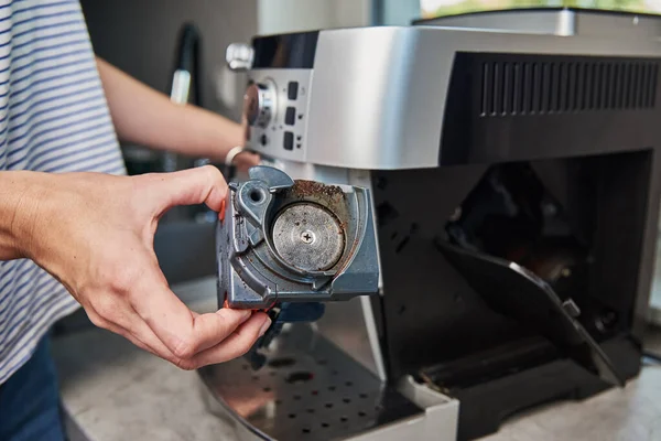 Mantenimiento automático de máquina de café — Foto de Stock