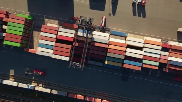 Containers magazijn, vanuit de lucht gezien. Scheepvaart en logistiek concept — Stockvideo