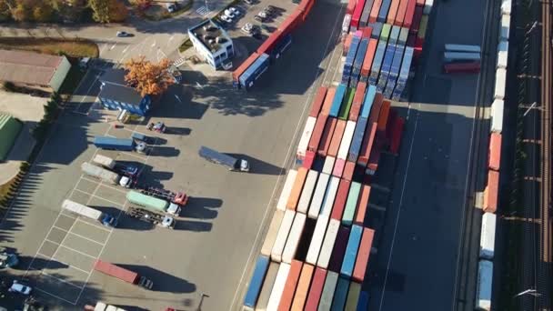Containers Magazijn Platform Met Kranen Heftrucks Luchtfoto Zakelijk Logistiek Concept — Stockvideo
