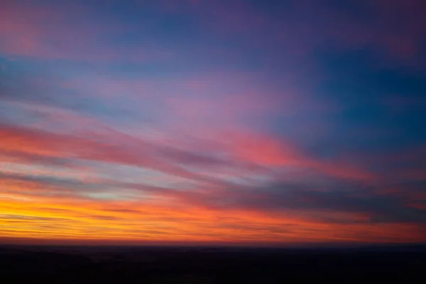 Krásná Dramatická Obloha Mraky Při Západu Slunce Přírodní Východ Slunce — Stock fotografie