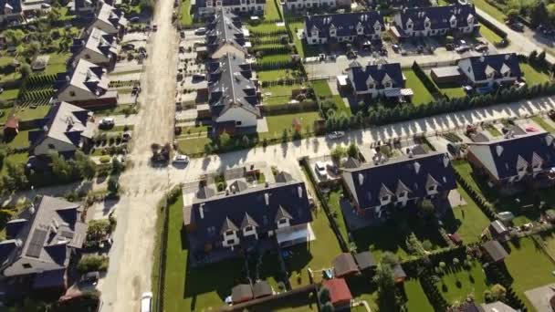 Vista aérea del moderno barrio residencial en Europa ciudad — Vídeos de Stock