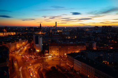 Gece Wroclaw şehri, hava manzarası