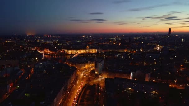 Ciudad de Wroclaw por la noche, vista aérea — Vídeos de Stock