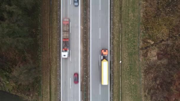 高速道路、空中ビューに移動する車 — ストック動画