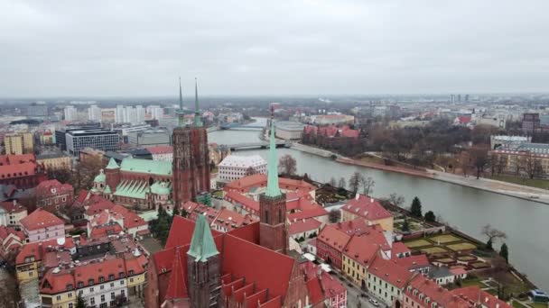 Krajobraz Wrocławia w Polsce, widok z lotu ptaka — Wideo stockowe