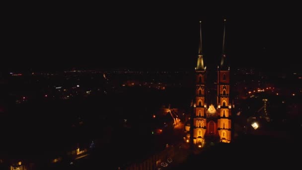 Stadslandschap van de nacht Wroclaw panorama in Polen, luchtfoto — Stockvideo