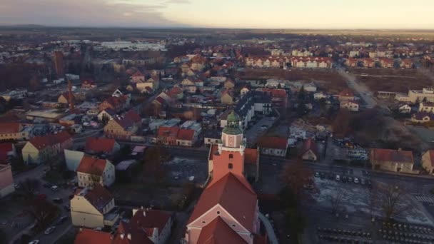 Stadtbild einer europäischen Kleinstadt, Luftaufnahme — Stockvideo
