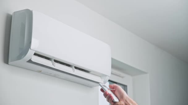 Hand adjusting temperature on air conditioner — Wideo stockowe