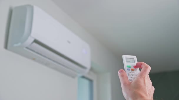 Handregeltemperatuur op airconditioner — Stockvideo
