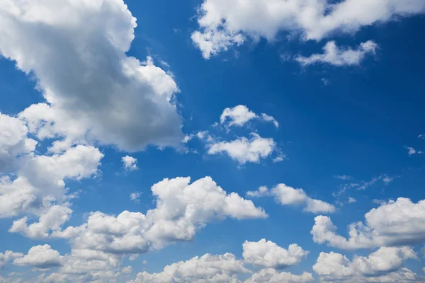 Witte Cumulus Wolken Blauwe Lucht Mooie Wolkenlandschap Achtergrond — Stockfoto