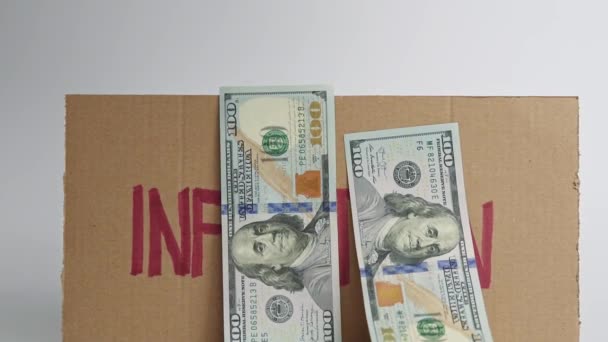Dünya enflasyon kavramı. Sözcük enflasyonu ve düşen banknotlarla mukavva — Stok video