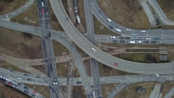 Vista aérea da junção rodoviária na cidade — Vídeo de Stock