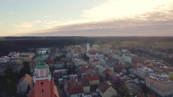 Panorama z lotu ptaka małego europejskiego miasteczka — Wideo stockowe