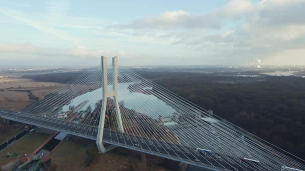 Grande Ponte Moderno Sul Fiume Europa Città Con Traffico Automobilistico — Video Stock