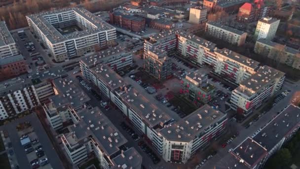 Flygfoto över bostadsområde i Europa stad — Stockvideo