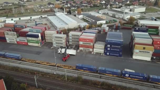 Entrepôt de conteneurs, vue aérienne. Concept d'expédition et logistique — Video