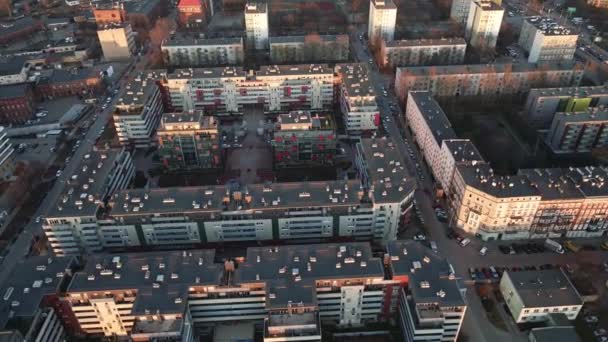 Luftaufnahme eines Wohngebiets in der europäischen Stadt — Stockvideo