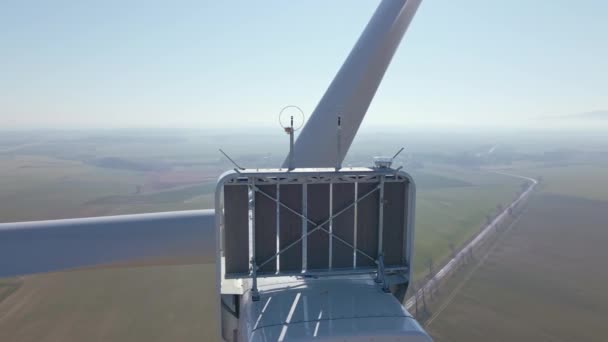 Flygfoto över en del av väderkvarnen turbin på landsbygden, Grön energi — Stockvideo