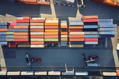 Konteynır deposu, hava manzaralı. Nakliye ve lojistik konsept