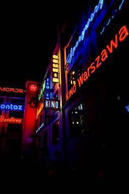 Wroclaw 'daki Ruska Caddesi. Gece şehri