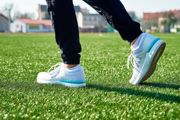 Male Runner Feet White Sneakers Stadium Green Grass Close Sport — Stock Photo, Image