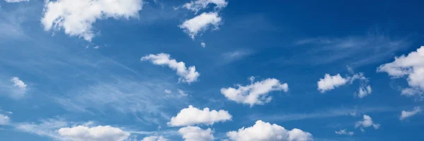 Witte Cumulus Wolken Blauwe Lucht Mooie Wolkenlandschap Achtergrond — Stockfoto