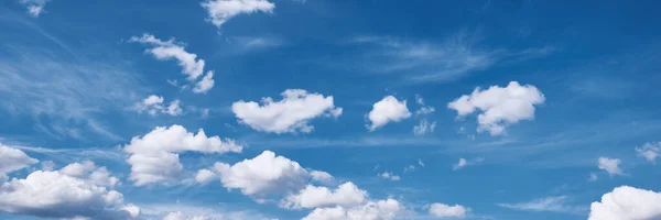 Witte Cumulus Wolken Blauwe Lucht Mooie Wolkenlandschap Achtergrond — Stockfoto