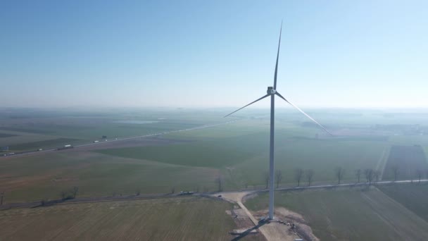 Letecký Pohled Úzkou Větrnou Turbínu Krajinné Oblasti Větrná Energie Koncept — Stock video