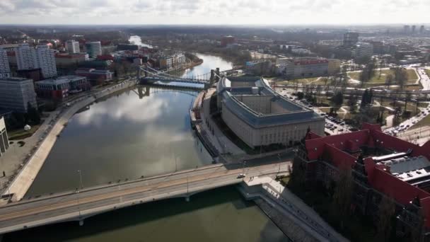 Vista Aérea Ciudad Wroclaw Con Puente Coche Sobre Río Odra — Vídeos de Stock