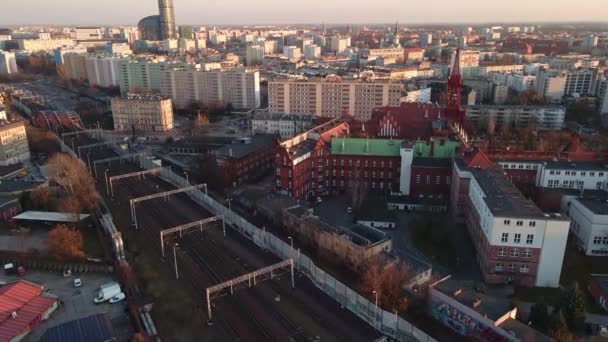 Vista aérea da área residencial na cidade da europa — Vídeo de Stock