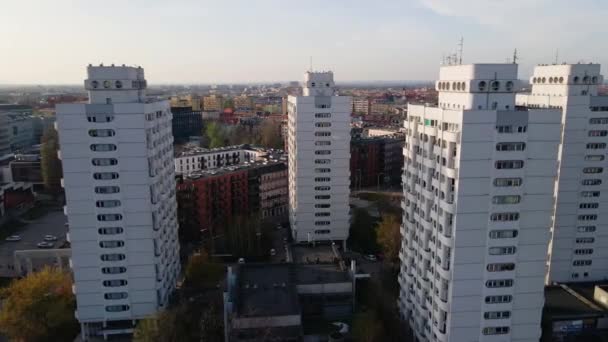 ヴロツワフ市の近代的な住宅地、航空ビュー — ストック動画