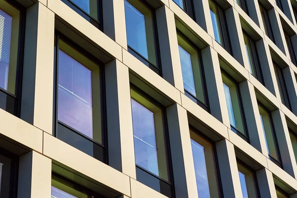 Pencereli modern bina cephesi