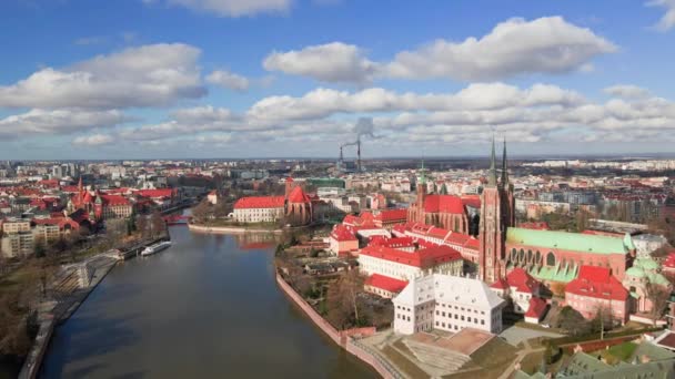 Wroclaw panorama, vanuit de lucht gezien. Tumski-eiland — Stockvideo