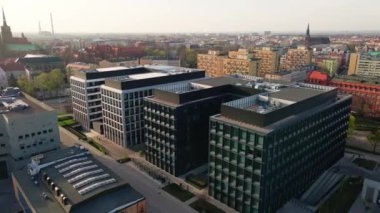 Wroclaw şehrindeki modern yerleşim alanı, hava manzarası