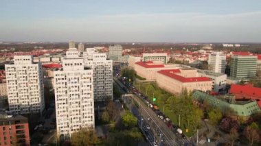 Wroclaw şehrindeki modern yerleşim alanı, hava manzarası