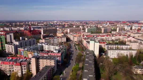 Panorama de Wroclaw, vista aérea. Paisaje urbano de la ciudad europea moderna — Vídeos de Stock