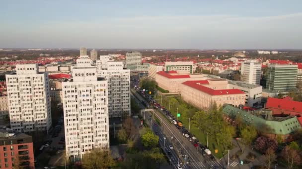 Moderne Wohngegend in der Stadt Breslau, Luftaufnahme — Stockvideo