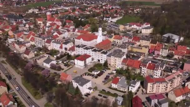 小さなヨーロッパの町、郊外のパノラマの空中ビュー — ストック動画