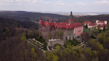 Polonya 'daki Ksiaz Kalesi, Aşağı Silezya. Ünlü turistik dönüm noktası